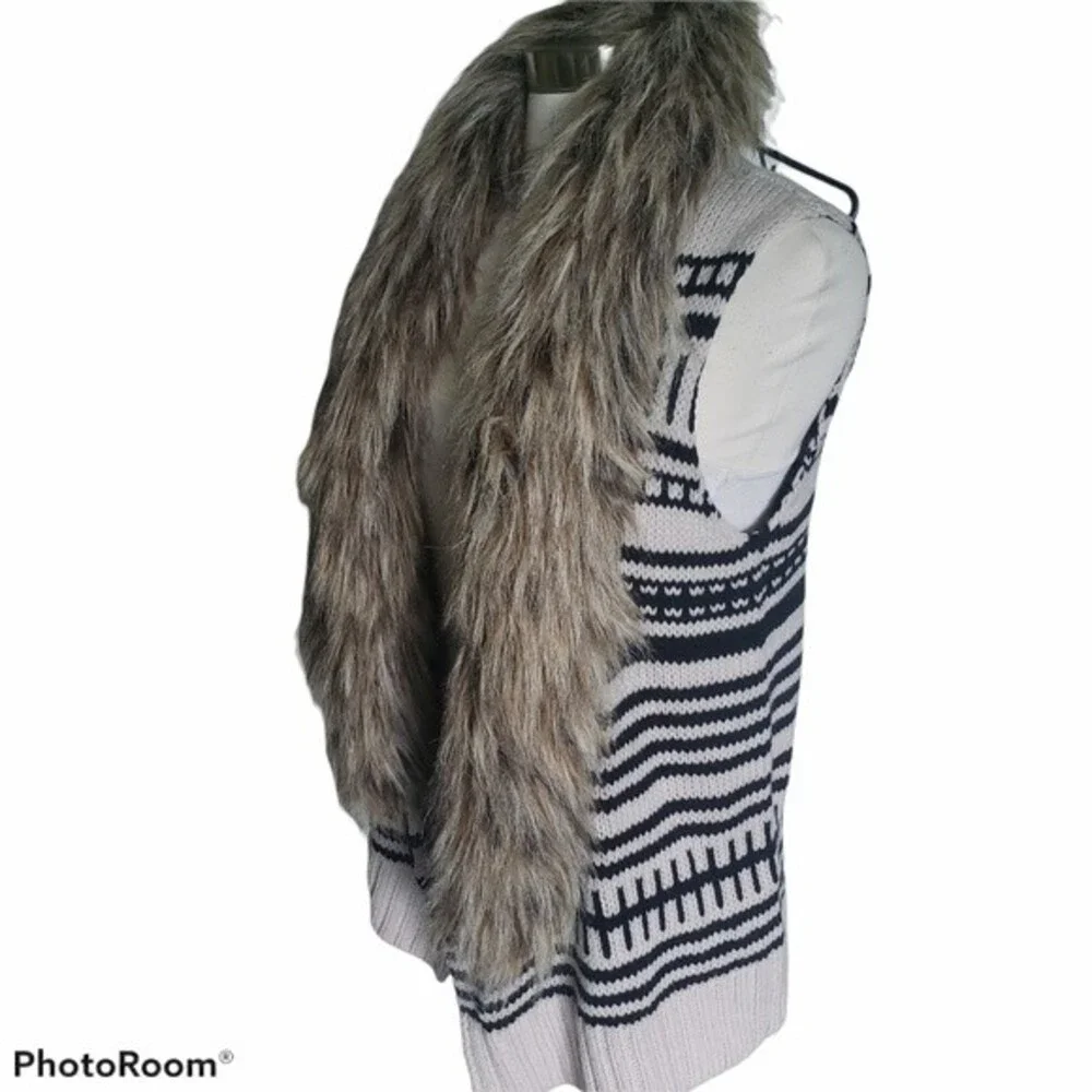 BBDAKOTA JASE FAUX FUR SWEATER VEST -  XS